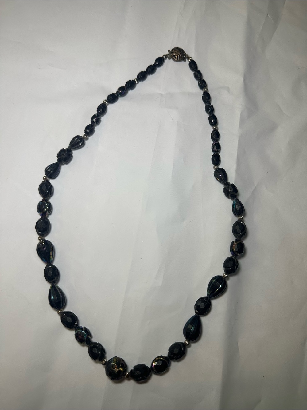🖤✨ Vintage Black Iridescent Beaded Necklace ✨🖤 - Picture 2 of 7